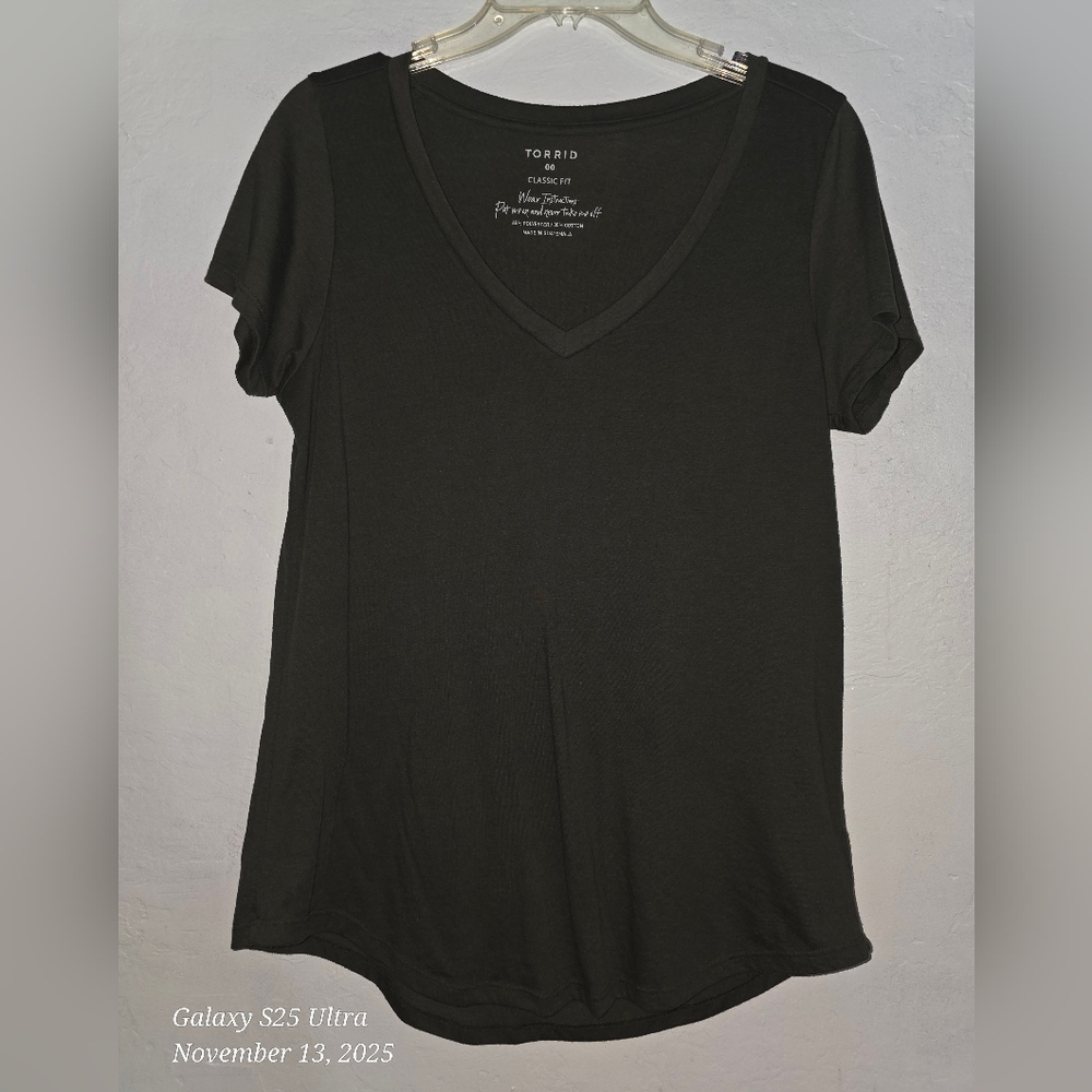 Torrid Black V-Neck Short Sleeve Tee